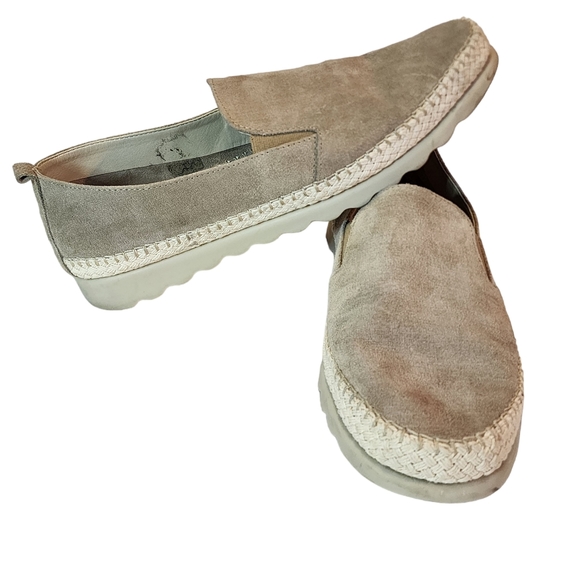 The Flexx Slip on Taupe Suede Flats Pre Owned Condition Size 9 - Picture 1 of 10